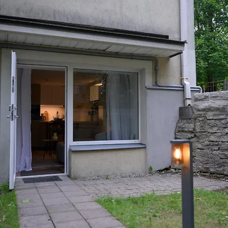 Cozy In Kadriorg Daire Tallinn